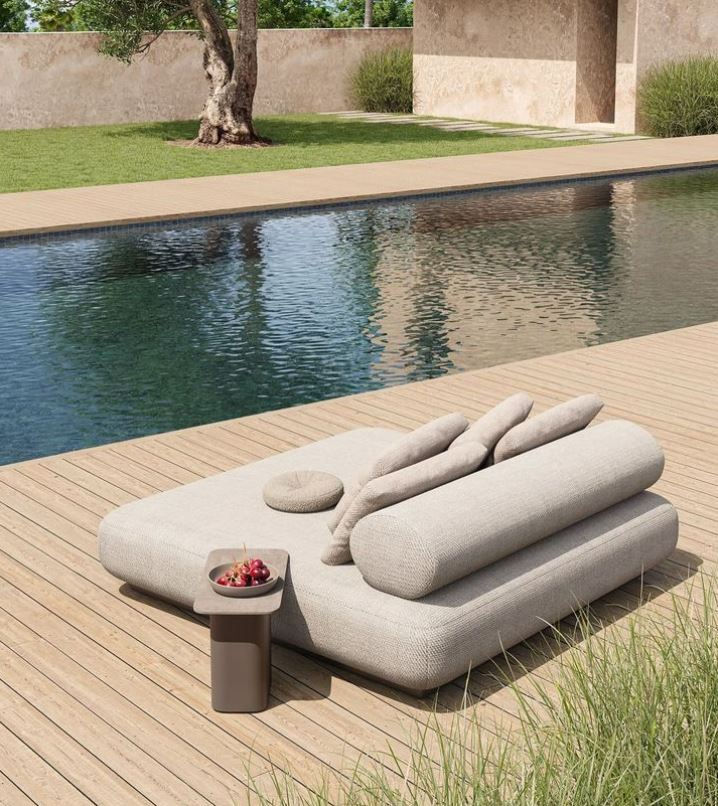 Rumi Outdoor Daybed (perfect for outdoors)