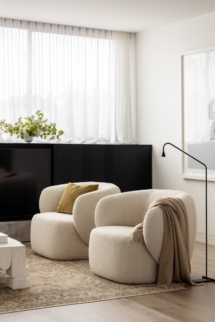 Viola Occasional Chair